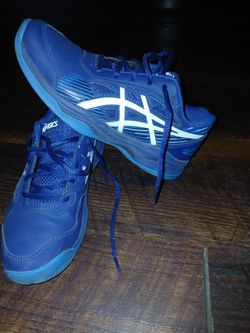 Tennis Shoes