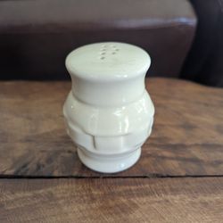 Longaberger Pepper Shaker. Ivory. Comes With Certificate Of Authenticity