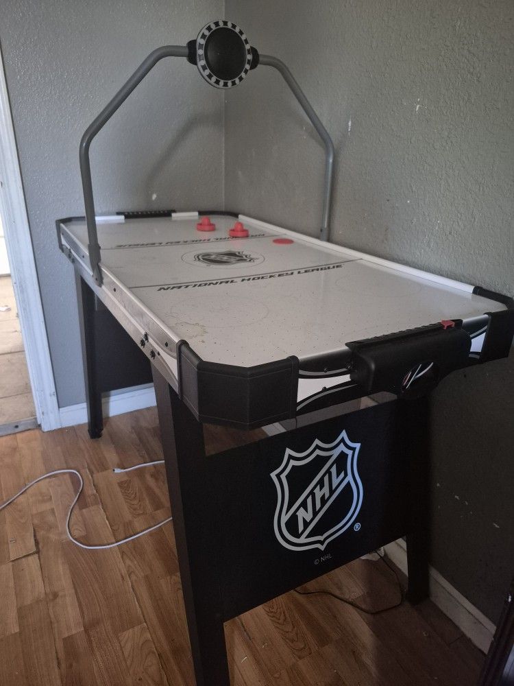 Air Hockey Table