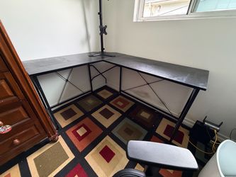 Free Corner desk