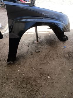2004 Cadillac Escalade EXT passenger side fender and hood