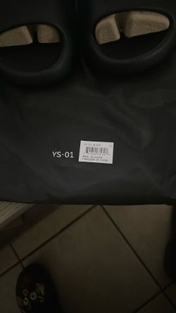 YEEZY SLIDES