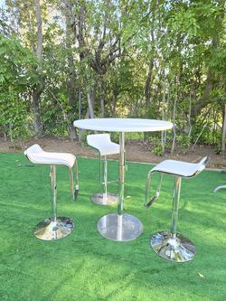 3 Leather Chairs And Table
