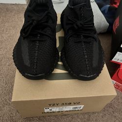 Yeezy onyx Size 9