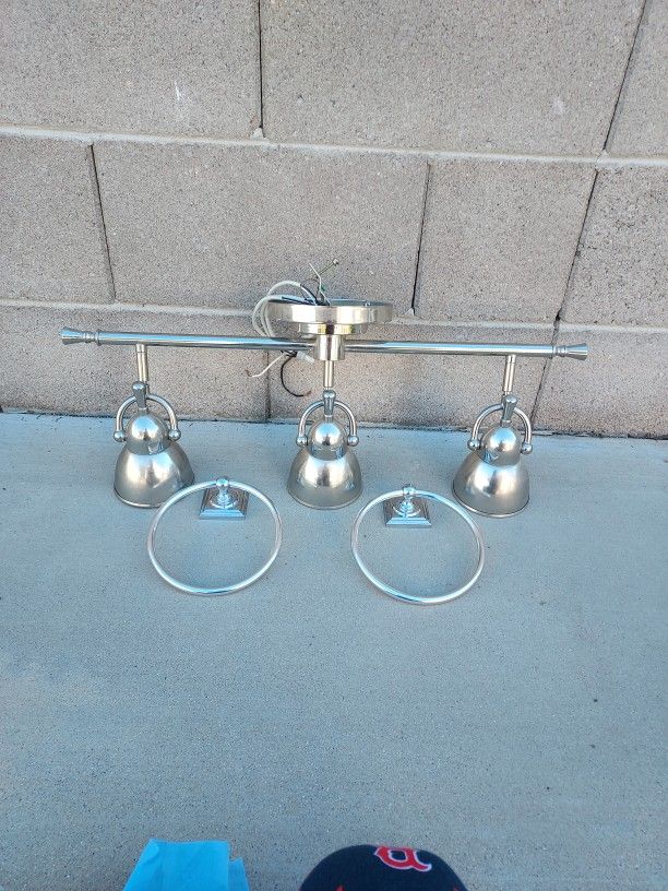 3 LIGHT FIXTURE CHROME BULBS INCLUDED AND 2 TOWEL RINGS