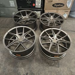 Verde Wheels 20x9+25F And 20x10.5+42R Used Good Condition 