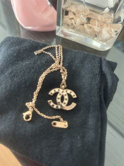 CCHLL Fashion Neck Beauty Sample