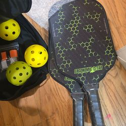 Pickleball Paddles Set of 2/4, Lightweight Pickleball Rackets, Durable Fiberglass Surface with Polypropylene Honeycomb Core，Ideal Pickleball Training 