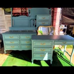 Dresser Set