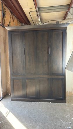 Cama de pared. Wall bed
