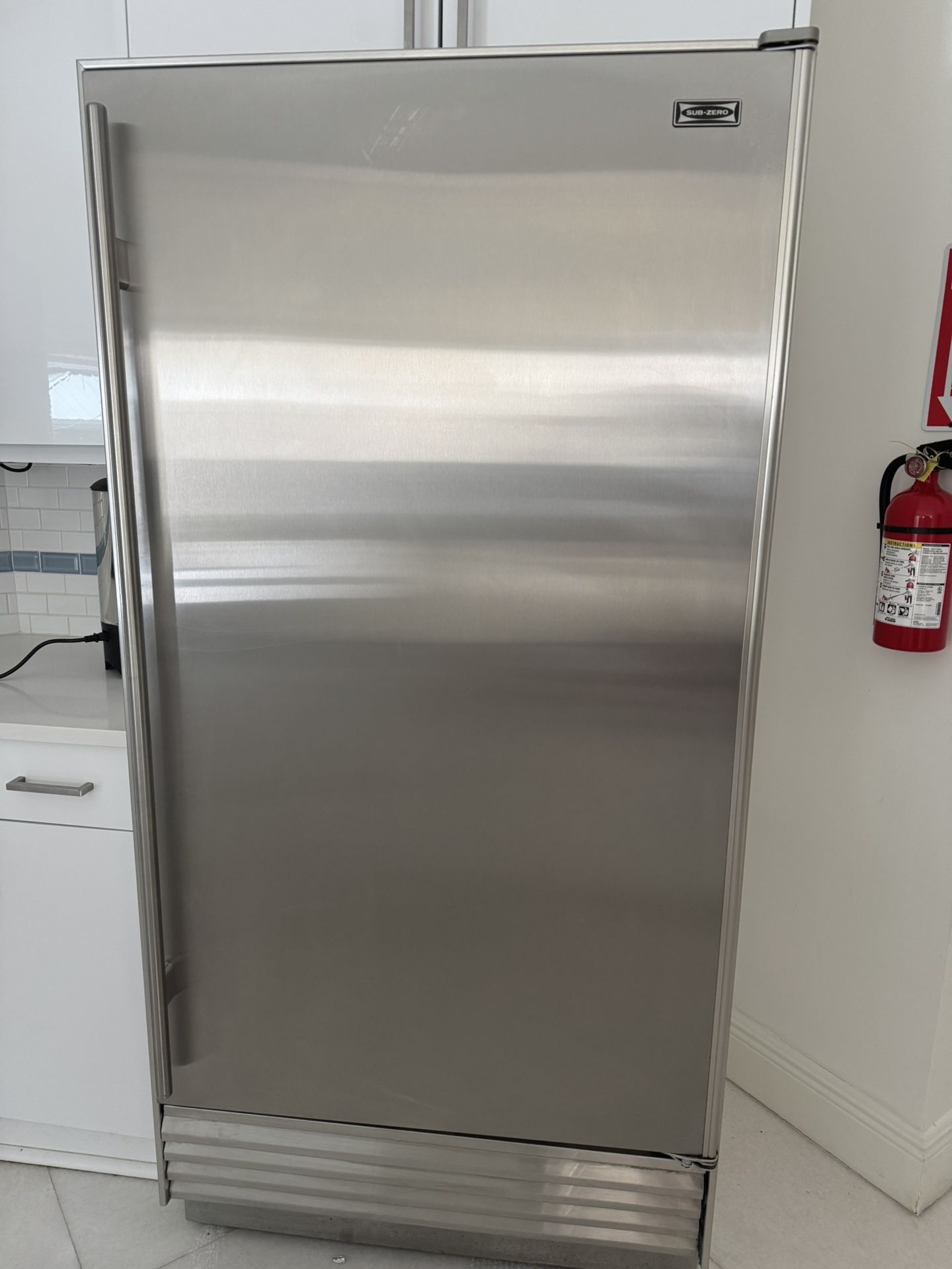 30 Inch Sub Zero Fridge And Freezer. 60 Inch Wolf Range And Hood for ...