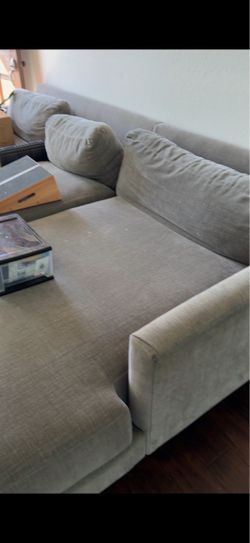 Free couch  pick up Saturday 10-11:00am