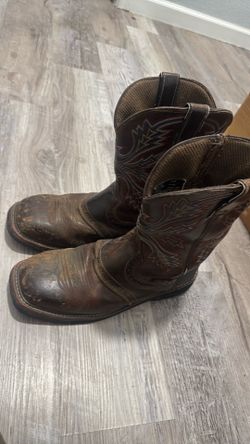 Boots size 9