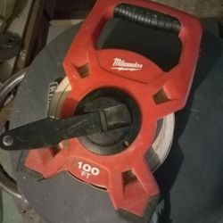 Milwaukee 100ft Tape Measure