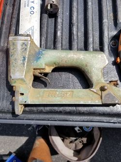Staple gun