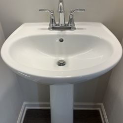 Pedestal Sink With Faucet And Mirror 
