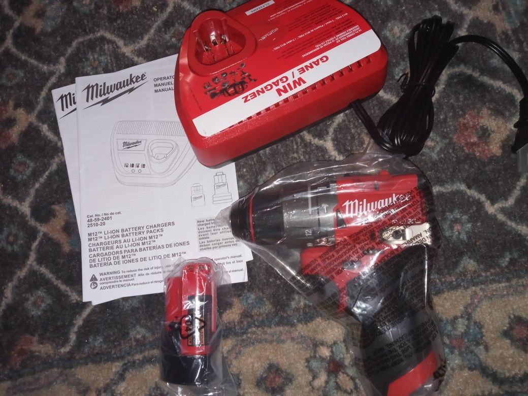 Milwaukee M12 Hammer Drill Charger And 2.0 Battery