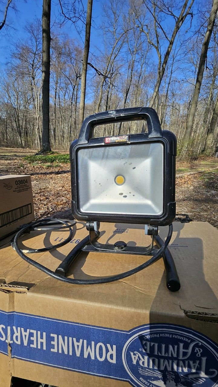 Utilitech Pro 15w Portable Work Light