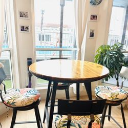 Beautiful Round Table With Chairs