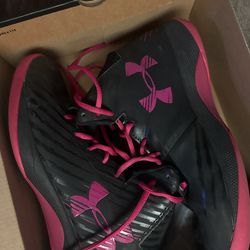 womens size 8 black and pink under armour wmns jet