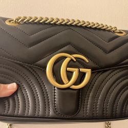 Gucci  Black Leather GG Marmont Shoulder Bag Small, Black