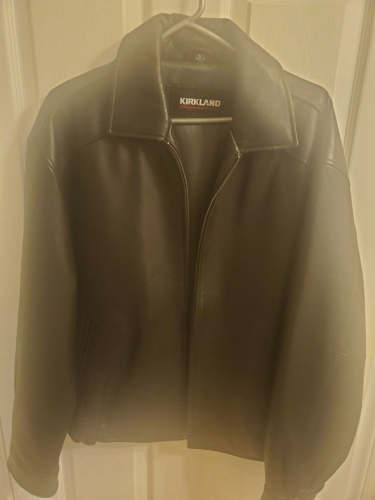 New Nice Looking Men's Black Leather Jacket Size Lg Made By Kirkland