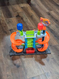 Hot Wheels Mega Tower Car Wash