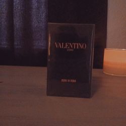 Valentino Born in Roma colonge