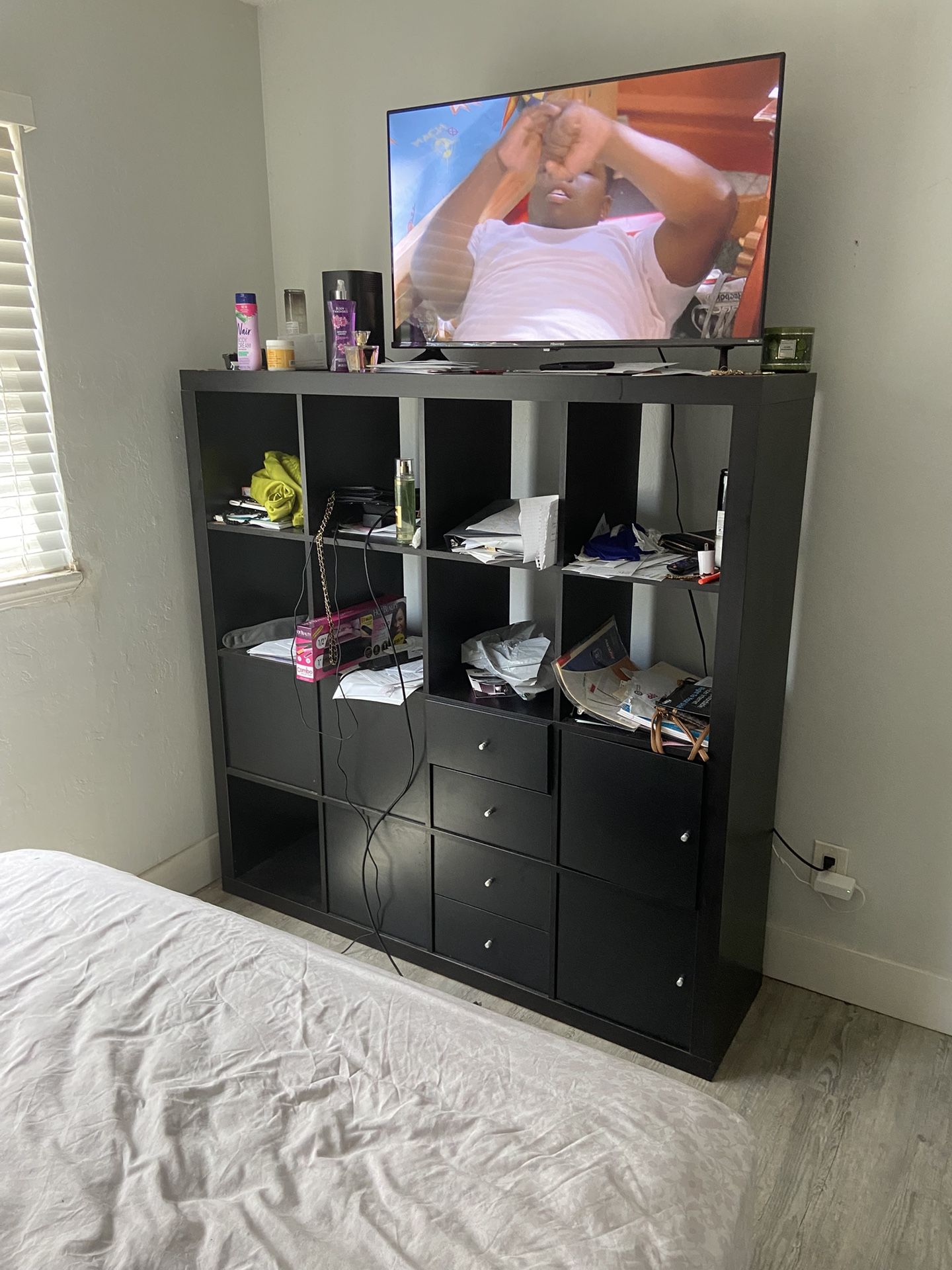 Tv Queen Bed And Shelf