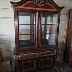 Rivers edge furniture company lighted inlaid 2 piece china cabinet. Have matching dining table too. Make Offer 
