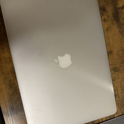 Apple MacBook Pro Laptop 15.4"