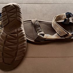 Teva sandals size 10