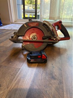 7 1/4” circular saw Milwaukee Fuel worm drive rear handle with battery m18
