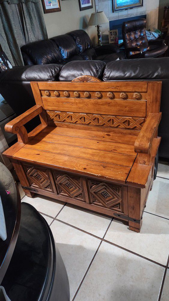 Beautiful Solid Wood Storage Bench 