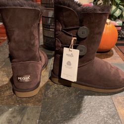 PEGIA Boots