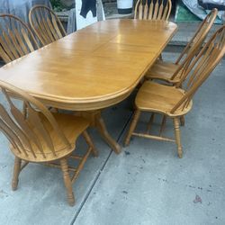 Vendo Comedor De Madera Con 6 Sillas 