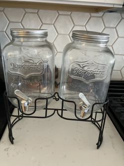 2-gallon Yorkshire glass beverage dispenser set with metal stand