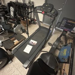 Precor 9.33 Treadmill 