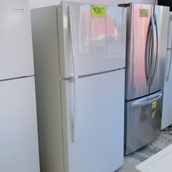 Whirlpool White Top And bottom Refrigerator 