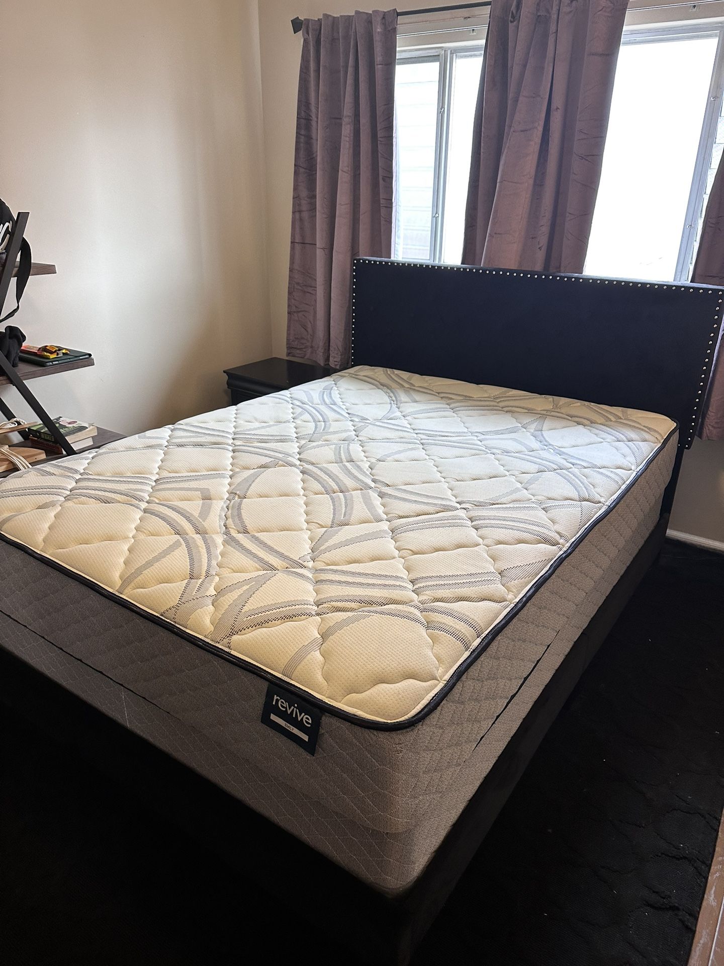 Queen Bedroom Set - DELIVERY AVAILABLE