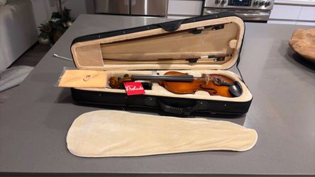 Kids learning Cecilio violin