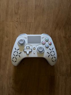 White Wireless Gaming Controller