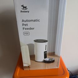 In Box Never Used Automatic Pet Feeder