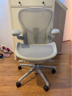 Saviorback: Herman Miller Remastered Aeron Creme Color