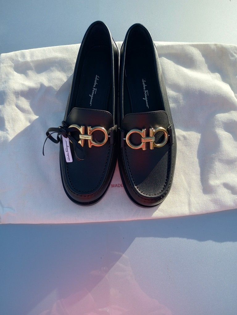 FERRAGAMO Rolo Women's Black Loafers New US 71/2