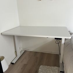 ELECTRIC DESK - EXCELLENT CONDITION