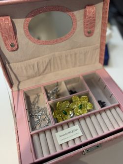 Jewelry Box ( Include The Jewelry) 