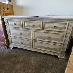 Soild Wood Dresser With Mirror New