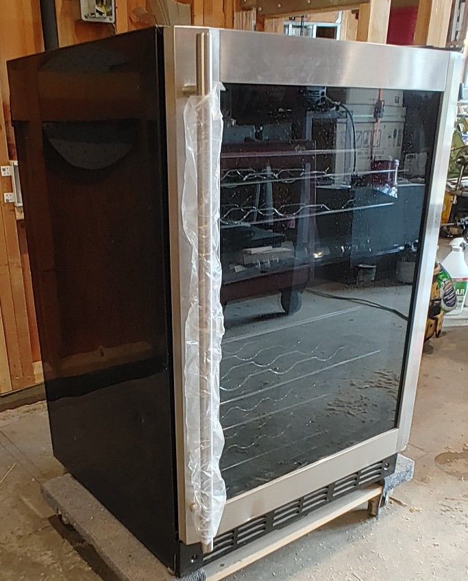 MAGIC CHEF BEVERAGE COOLER