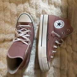 Women’s Shoes Size 9 Converse 